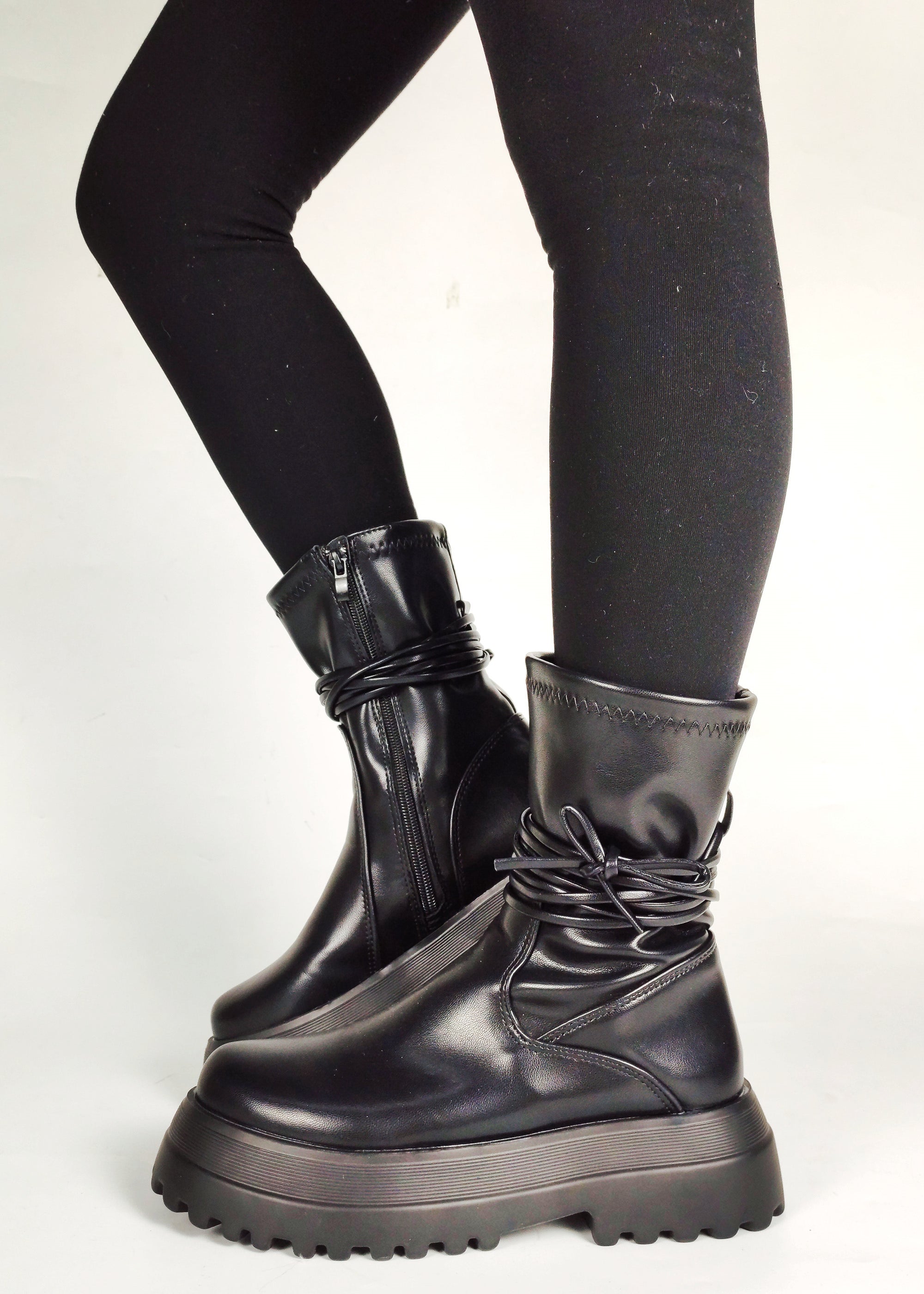 BLACK CHUNKY LEATHER BOOTS