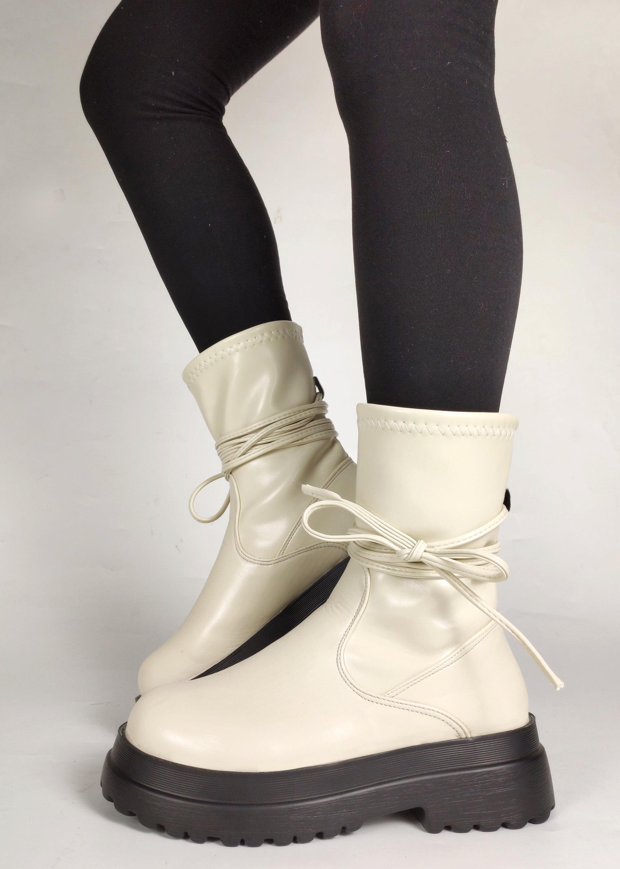WHITE CHUNKY LEATHER BOOTS