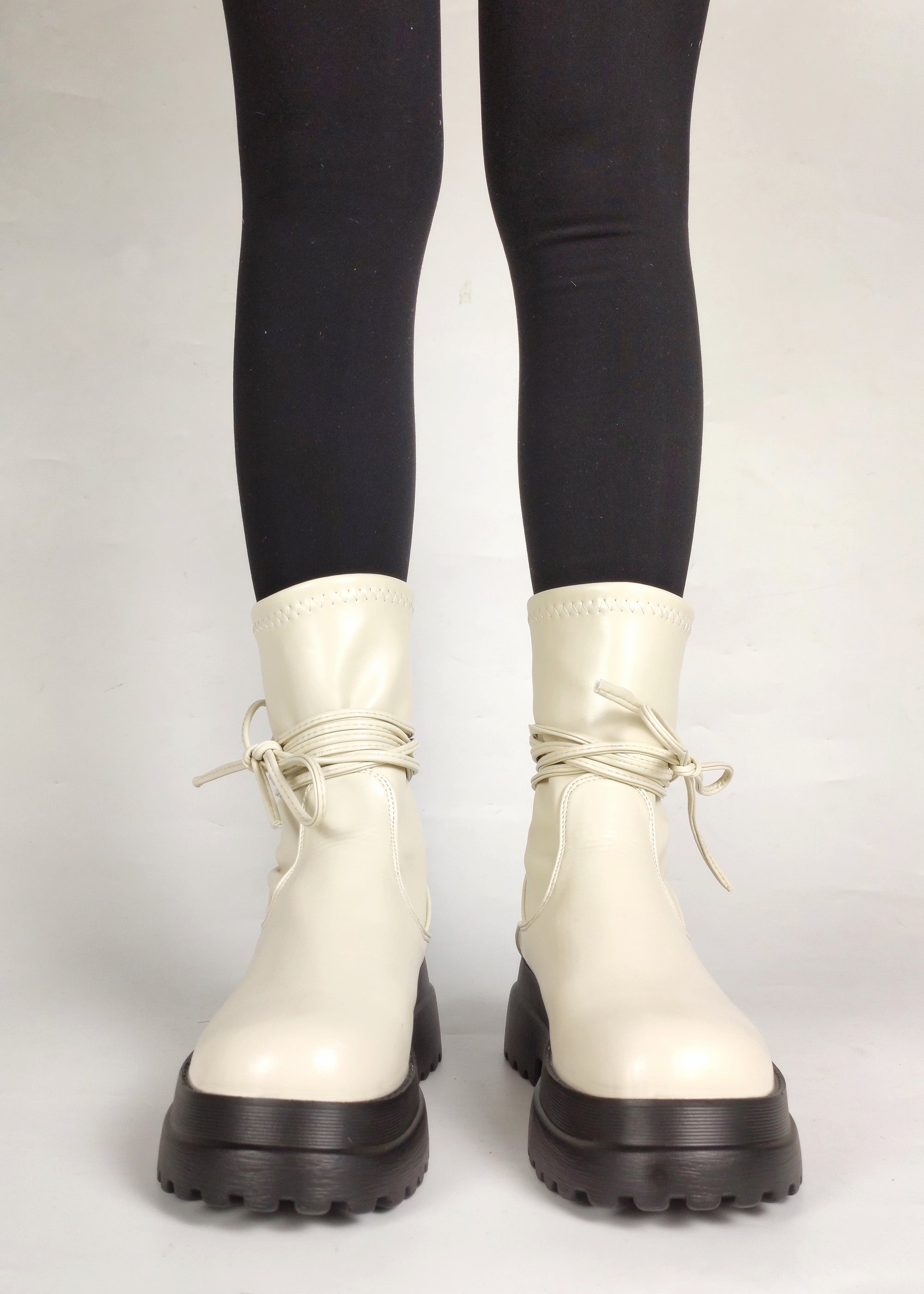 WHITE CHUNKY LEATHER BOOTS