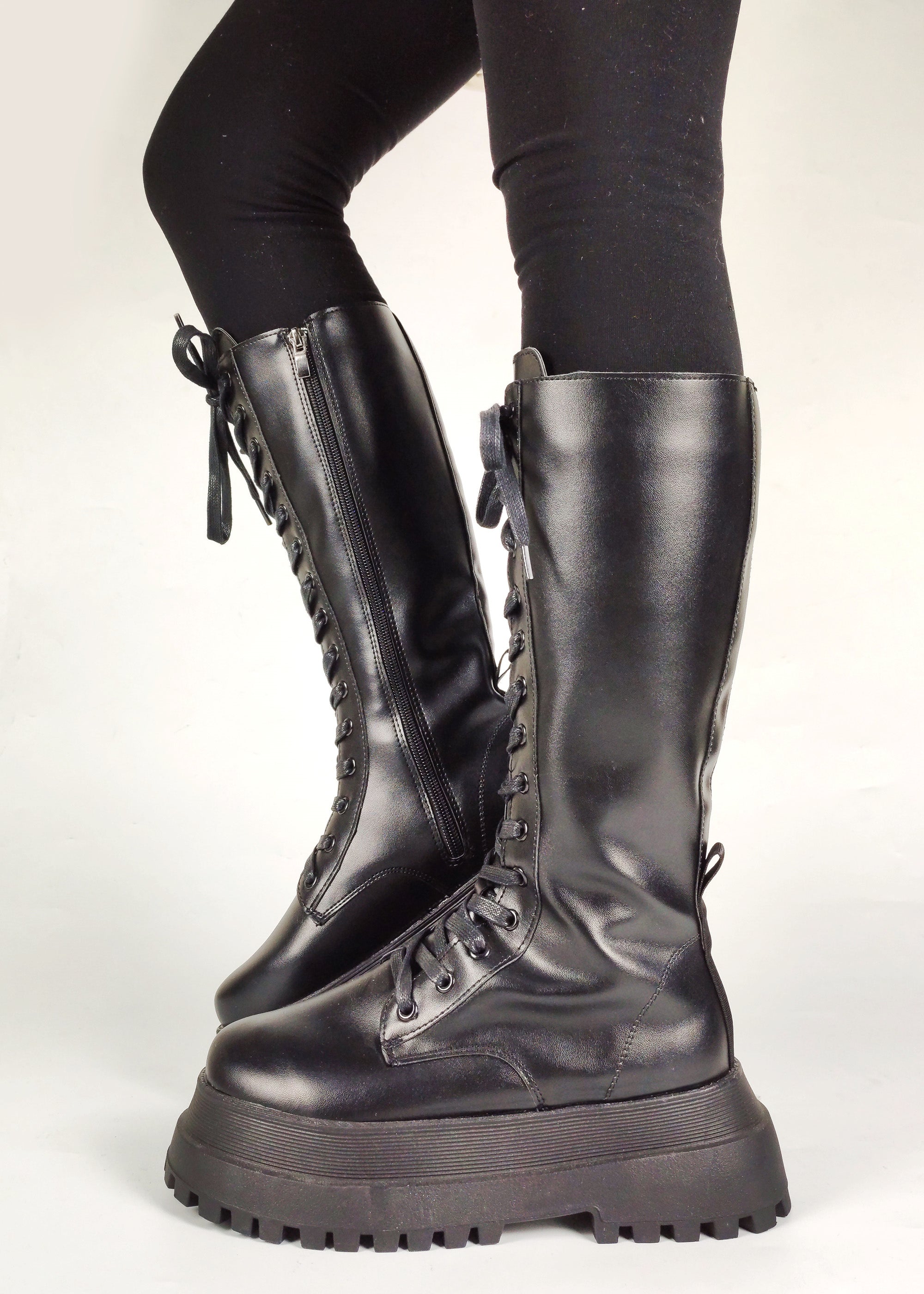 HIGH LEATHER BOOTS