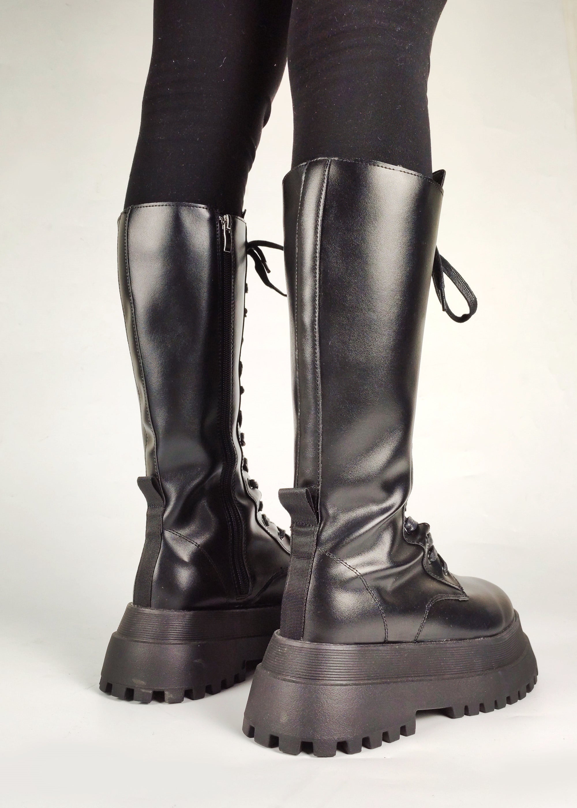 HIGH LEATHER BOOTS