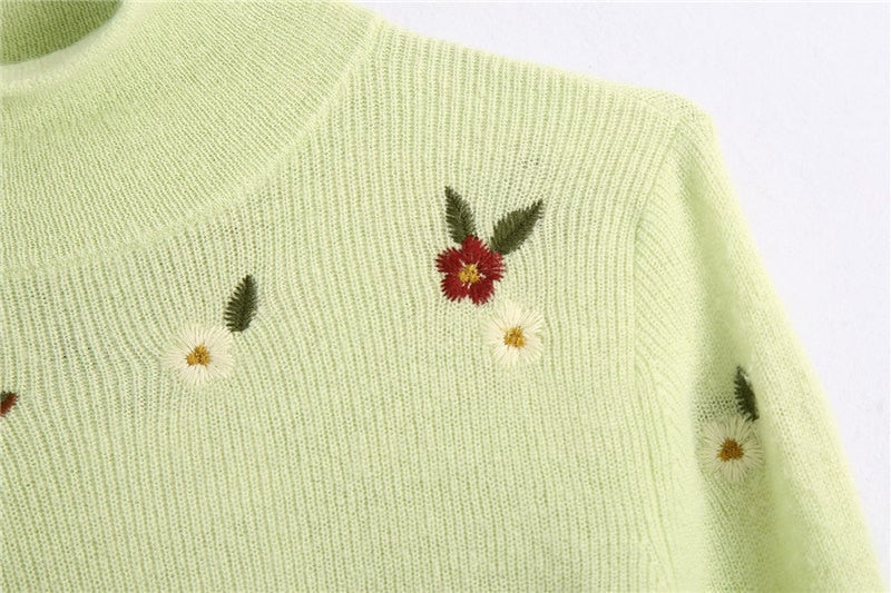 FLORAL EMBROIDERY CROPPED SWEATER