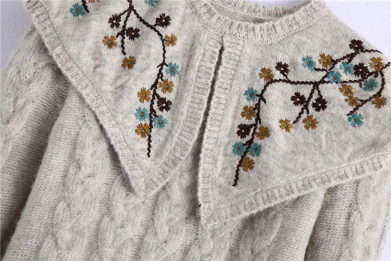 EMBROIDERED CROPPED KNITTED SWEATER