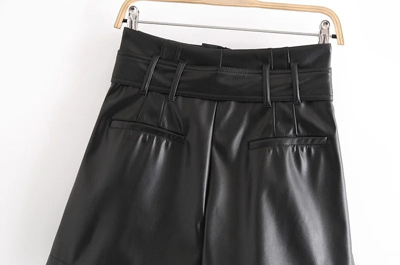 LEATHER SHORTS WITH BELT