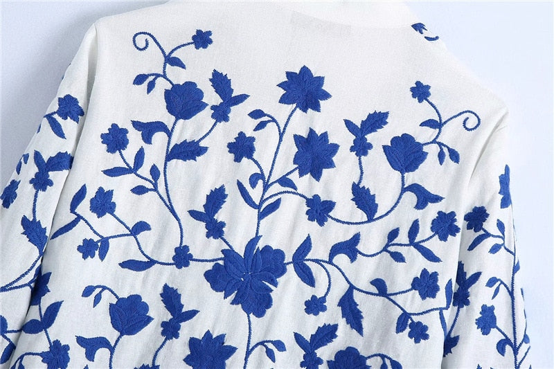 FLORAL EMBROIDERY BLOUSE